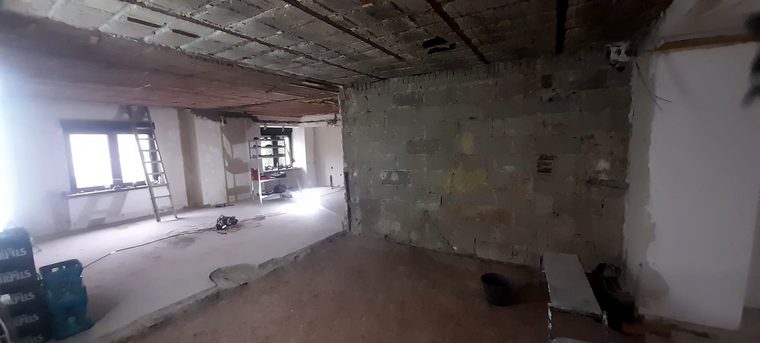 Entkernte Etage im Altbau während der Sanierung